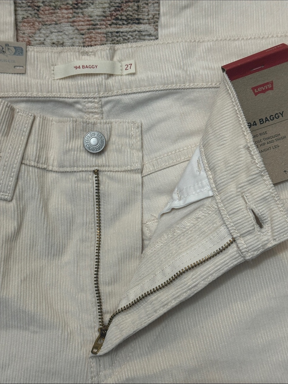 Woman’s NWTs 27x31 Cream Corduroy ‘94 Baggy Levi’s Jeans